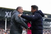 Marco Silva a cumprimentar Ange Postecoglou antes do Fulham-Tottenham em Craven Cottage