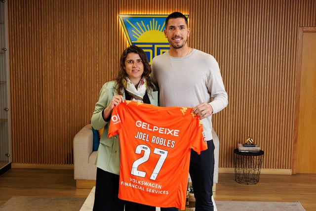 Joel Robles chegou esta época à Amoreira, afirmou-se como titular da baliza do Estoril e renova agora por mais três temporadas