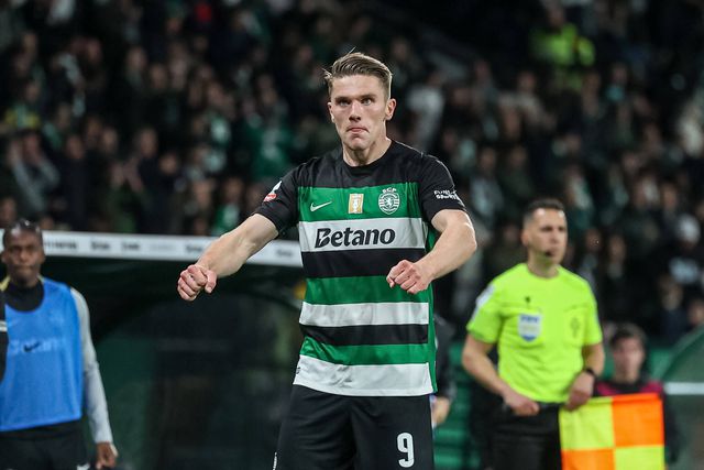 Gyokeres festeja mis um golo com a camisola do Sporting