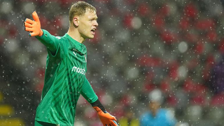 O gigante da Chéquia que agarrou a baliza do SC Braga