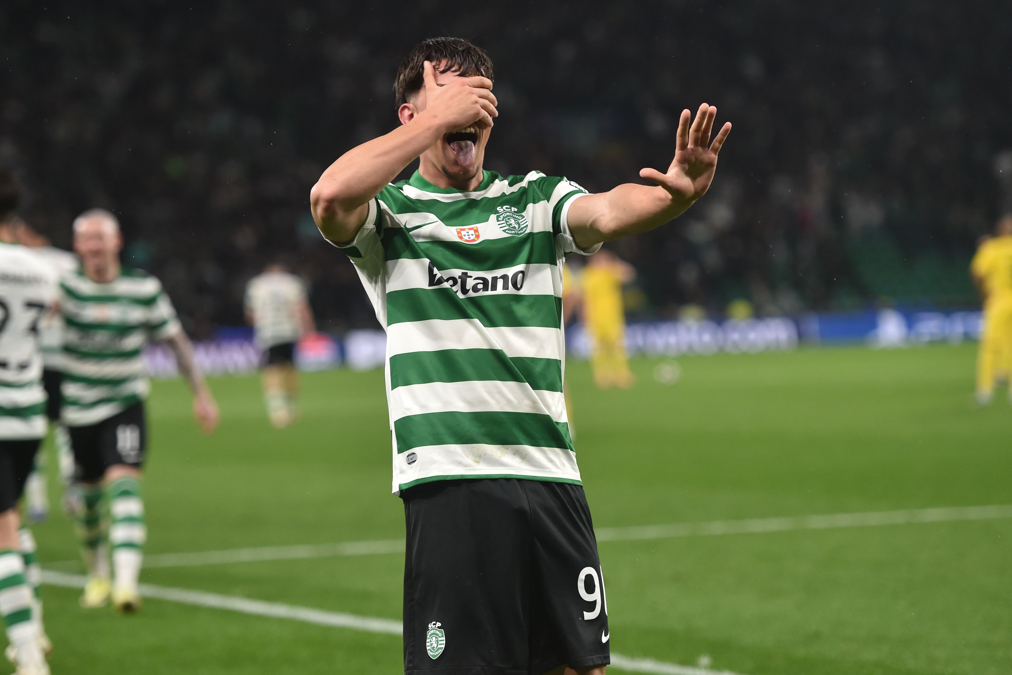 Rafael Nel festeja o primeiro golo na equipa principal do Sporting - Foto: Miguel Nunes