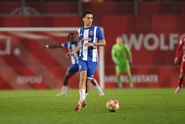 FC Porto: médio que Farioli já chamou à equipa principal sofre lesão grave