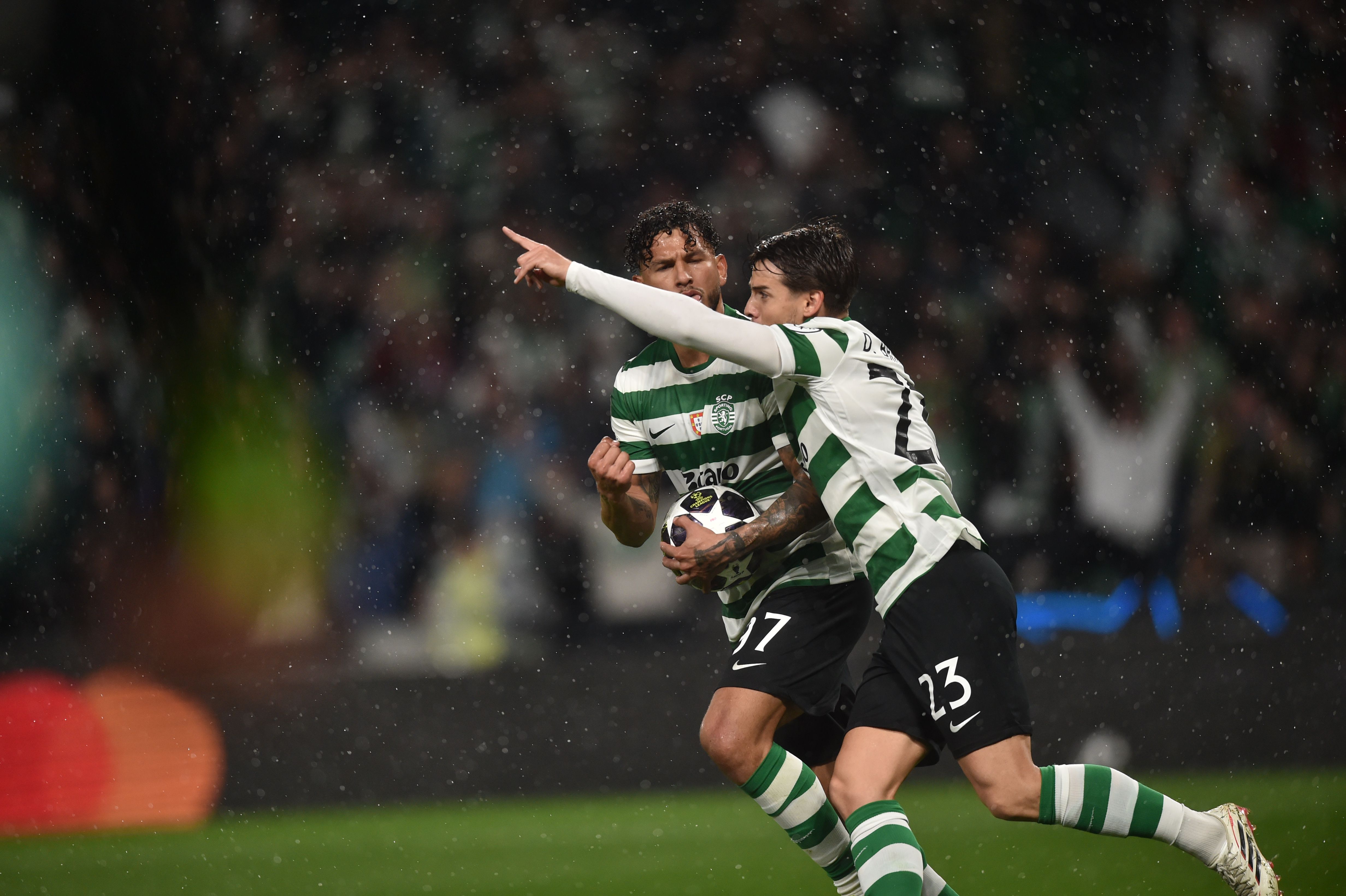 Bragança empurra Suárez para o meio-campo após o terceiro golo do Sporting ao Bodo/Glimt  - Foto: Miguel Nunes