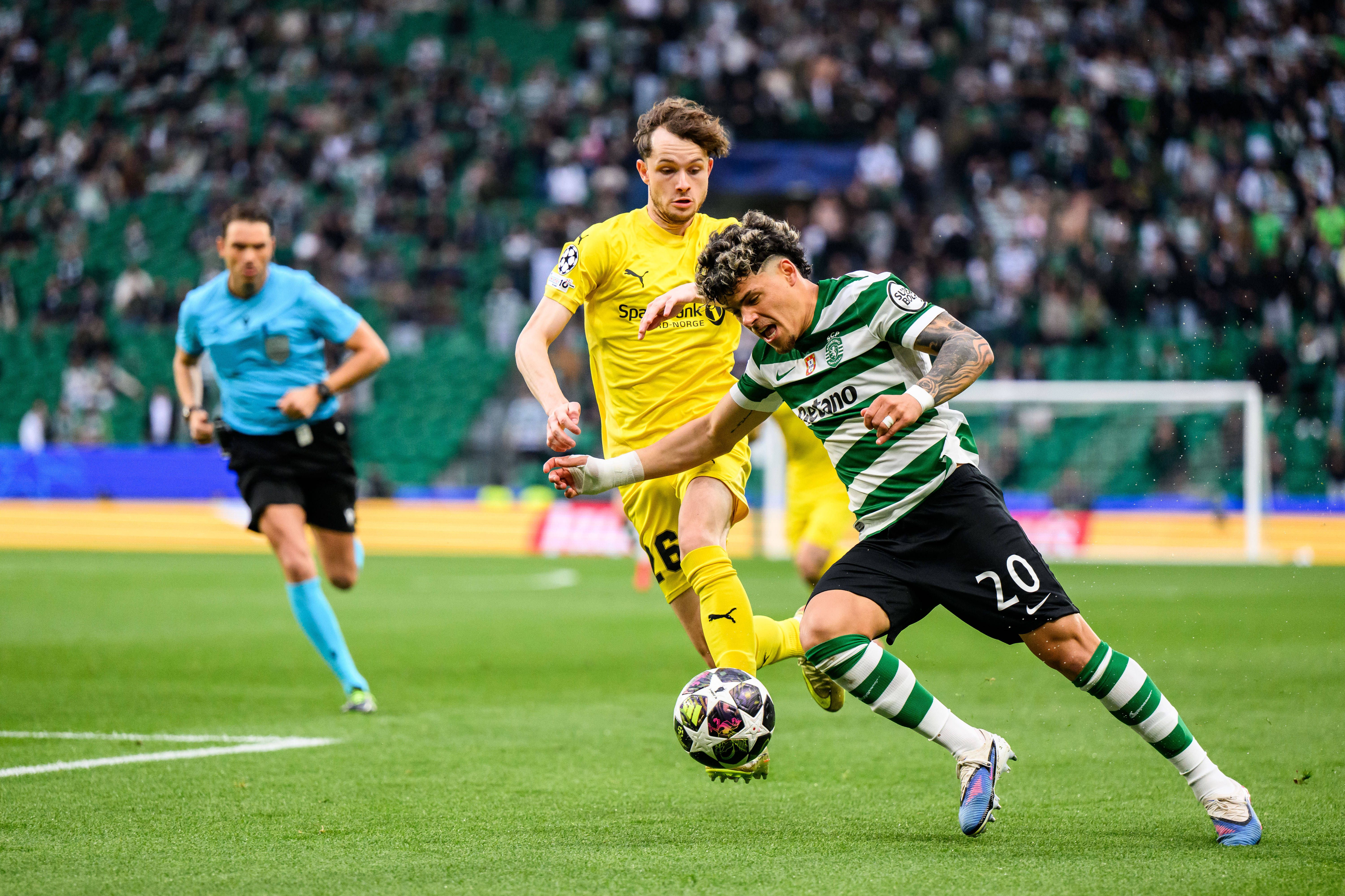 Maxi Araújo foge a um adversário