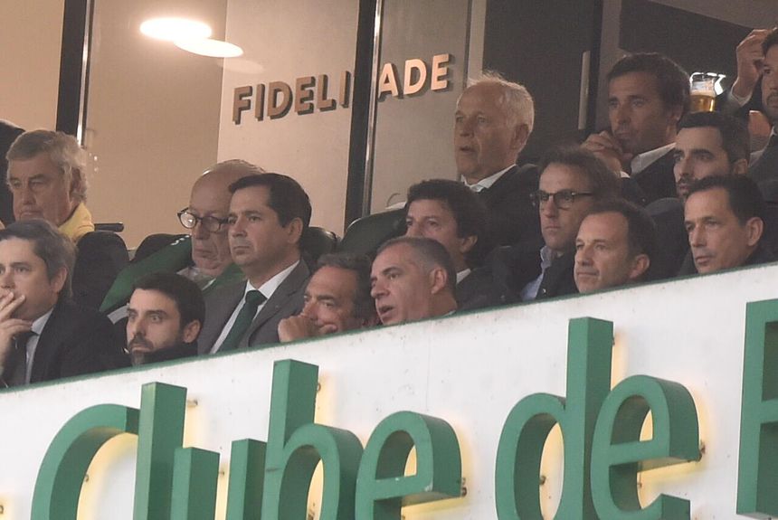 Pedro Proença na tribuna ao lado de Frederico Varandas - Foto: Miguel Nunes