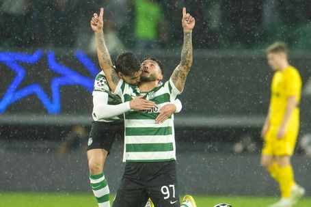 Festejos de Suárez depois de empatar eliminatória