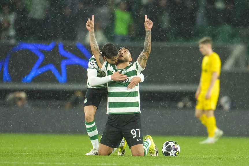 Festejos de Suárez depois de empatar eliminatória