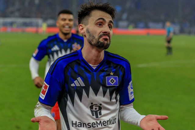 Fábio Vieira a festejar com a camisola do Hamburgo