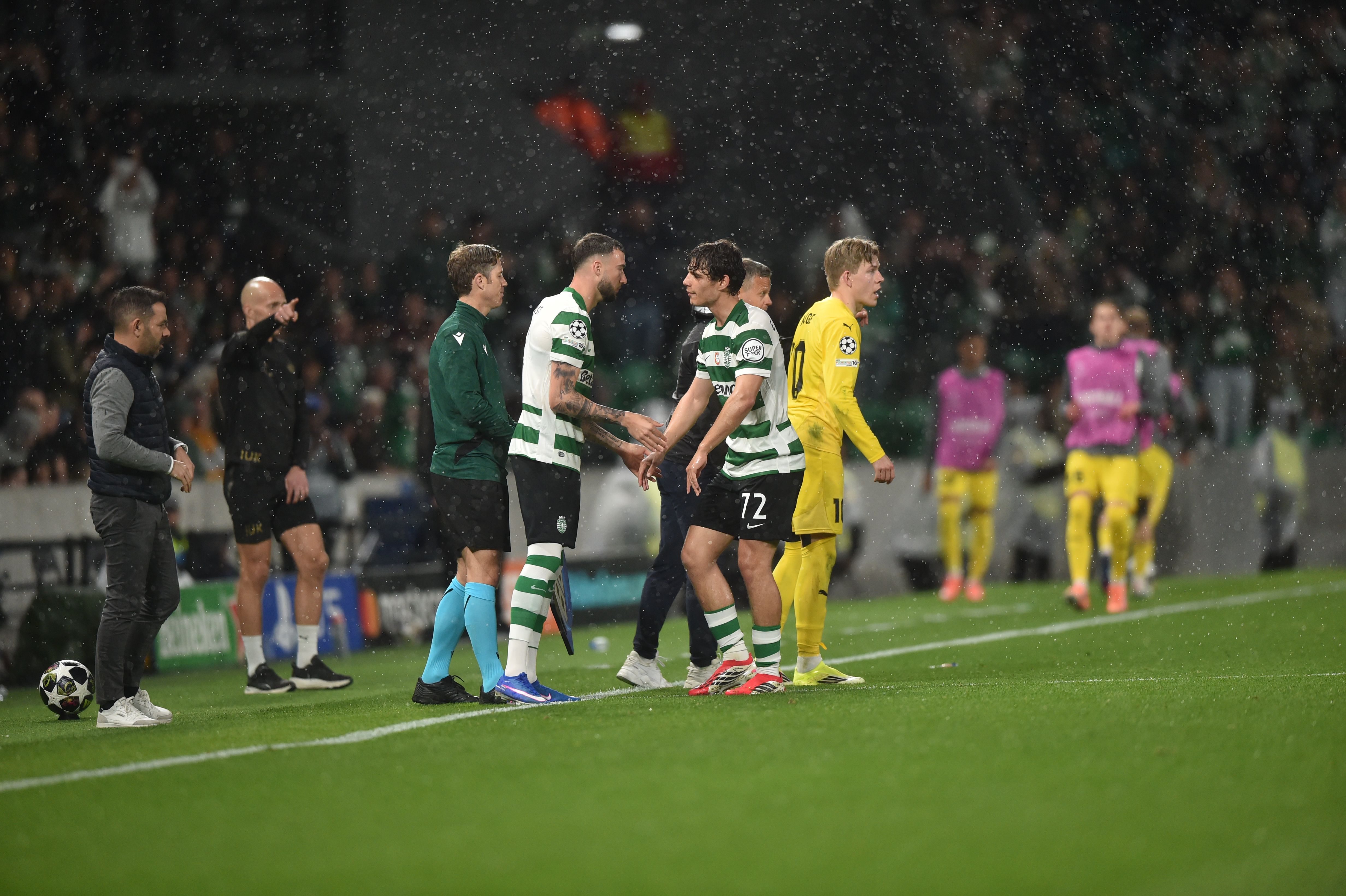 Eduardo Quaresma deixou o relvado com queixas físicas e foi substituído por Debast frente ao Bodo/Glimt - Foto: Miguel Nunes