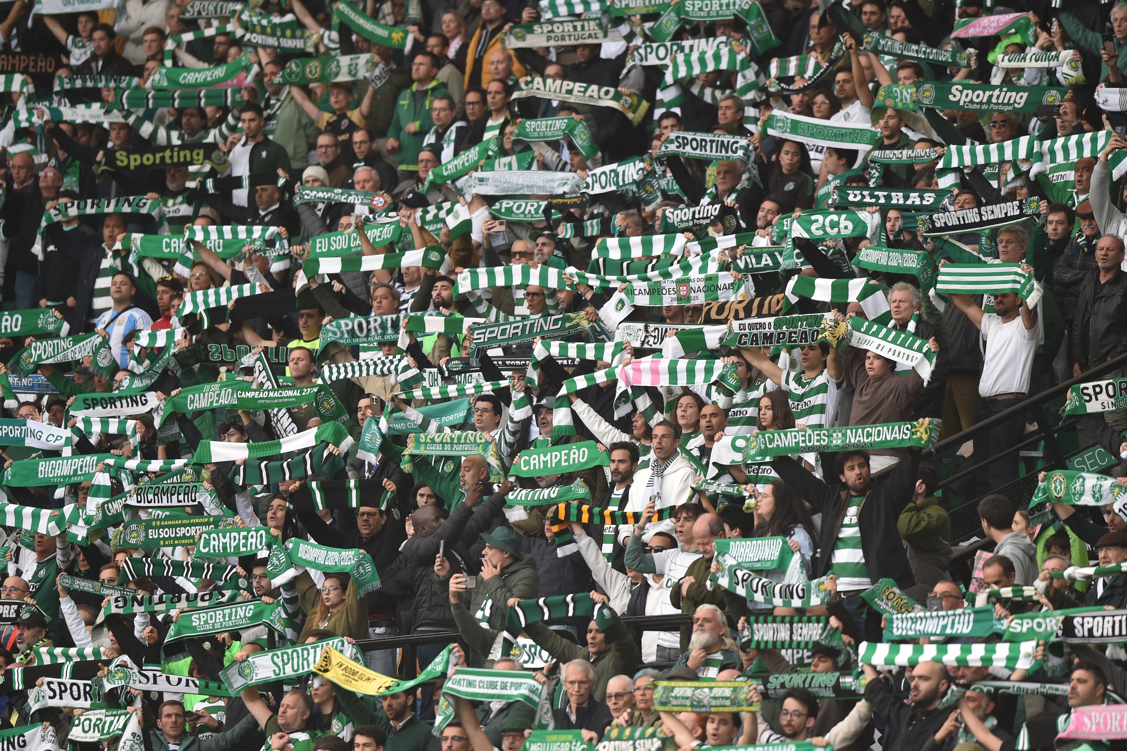 Adeptos do Sporting sempre a apoiar a equipa - Foto: Miguel Nunes