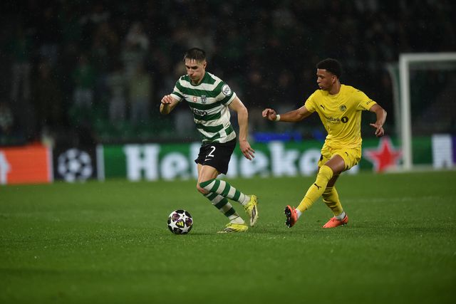 Fresneda, aqui a escapar-se a Daniel Bassi, foi um dos melhores em campo - Foto: Miguel Nunes