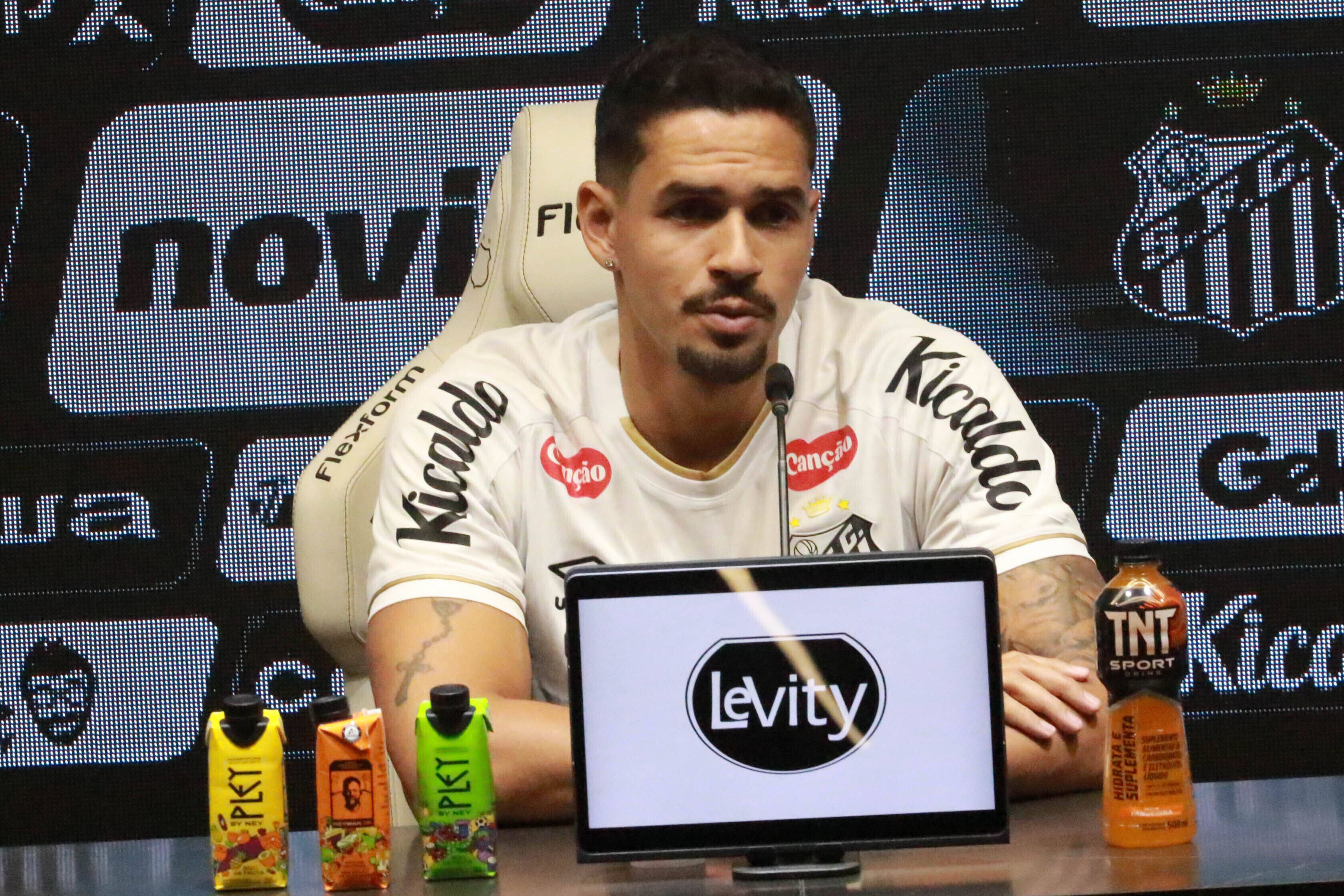 Lucas Veríssimo, defesa-central do Santos