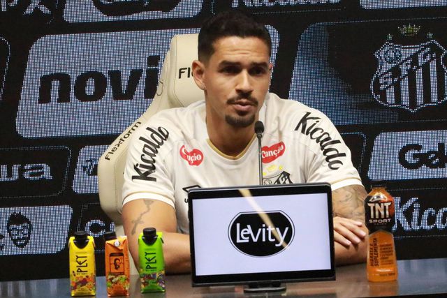 Lucas Veríssimo, defesa-central do Santos