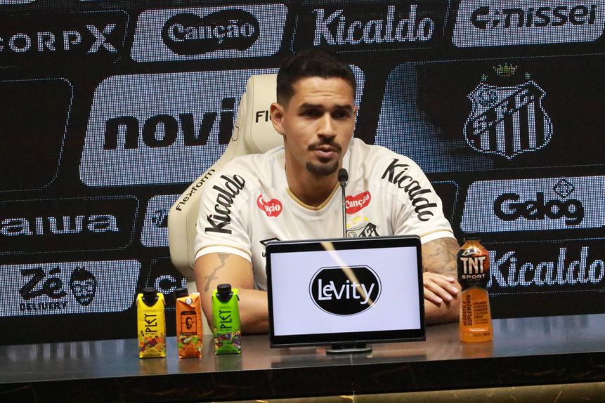 Lucas Veríssimo, defesa-central do Santos