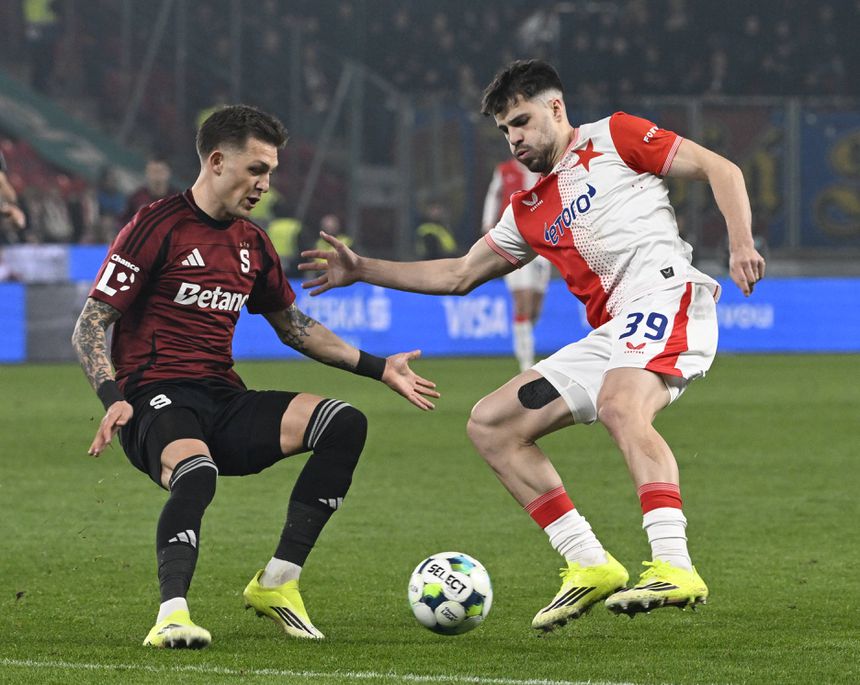 David Jurásek em ação pelo Slavia diante do Sparta