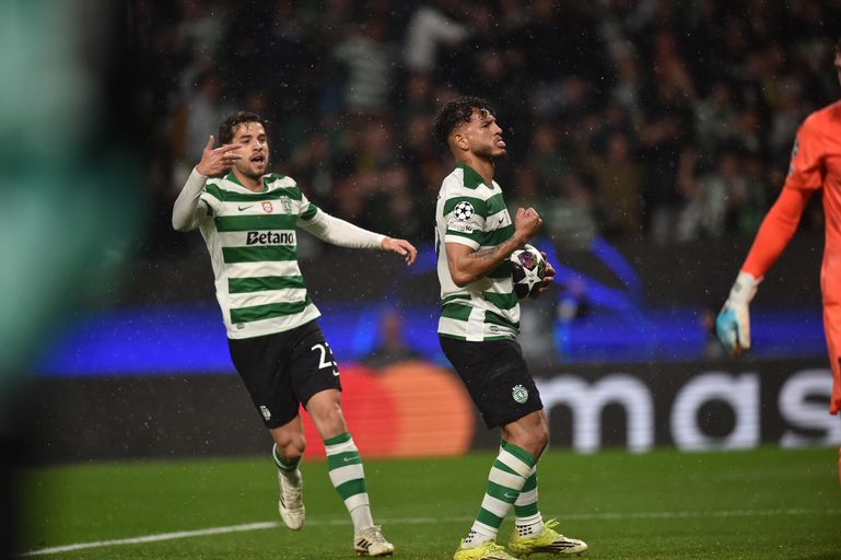 Suárez e Bragança festejam golo do Sporting na Champions - Foto: Miguel Nunes