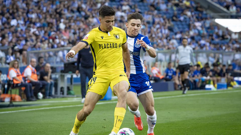 Famalicão: lateral-esquerdo em agenda