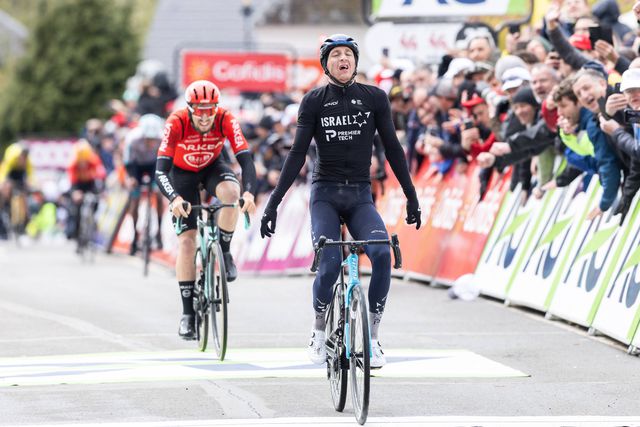 Surpreendente Stephen Williams vence dantesca La Flèche Wallonne