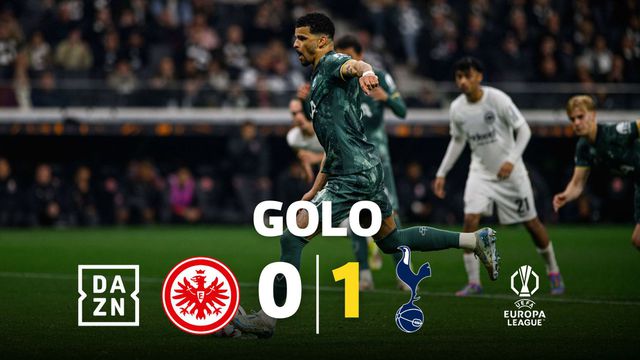 VÍDEO: Solanke engana o guarda-redes e coloca o Tottenham na frente