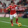 Samuel Dahl, lateral-esquerdo do Benfica, em fase de jogo com bola