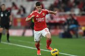 Samuel Dahl, lateral-esquerdo do Benfica, em fase de jogo com bola
