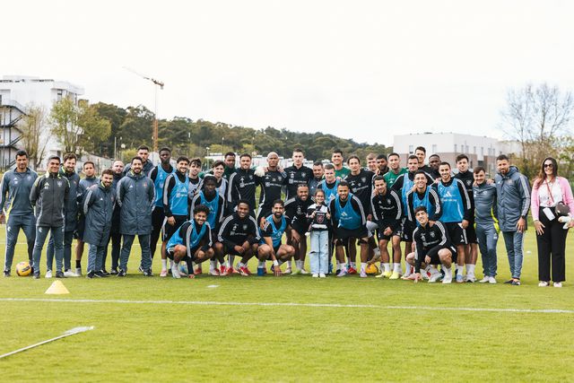 ‘Pequena guerreira’ visitou plantel do Casa Pia