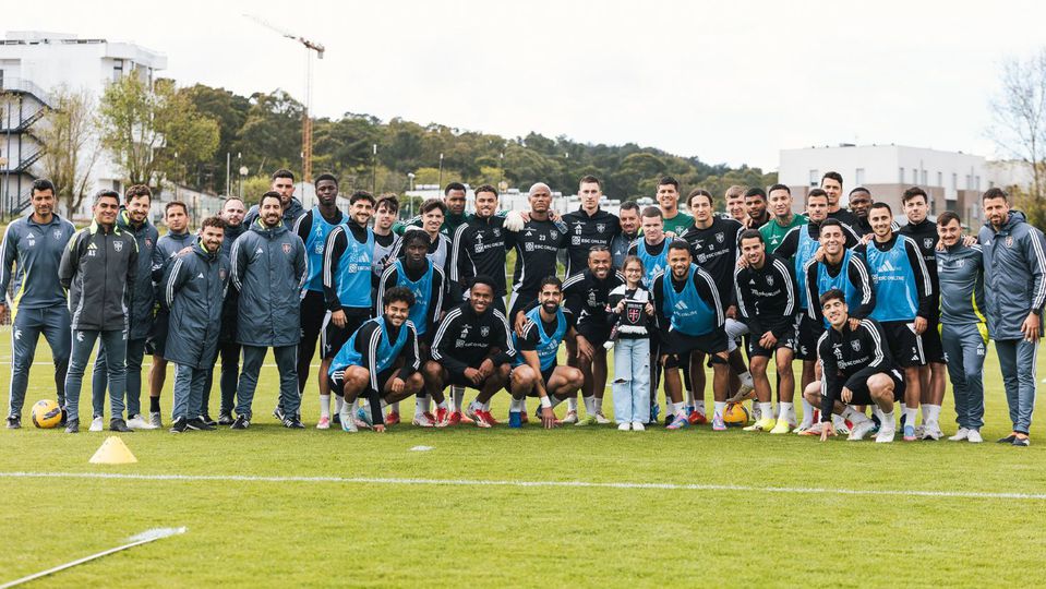 ‘Pequena guerreira’ visitou plantel do Casa Pia