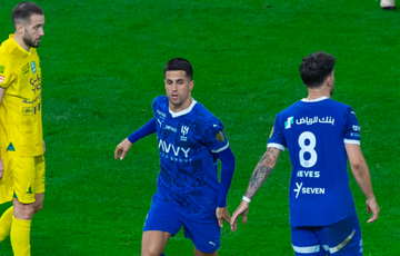 Jorge Jesus sorri no regresso de Cancelo aos relvados