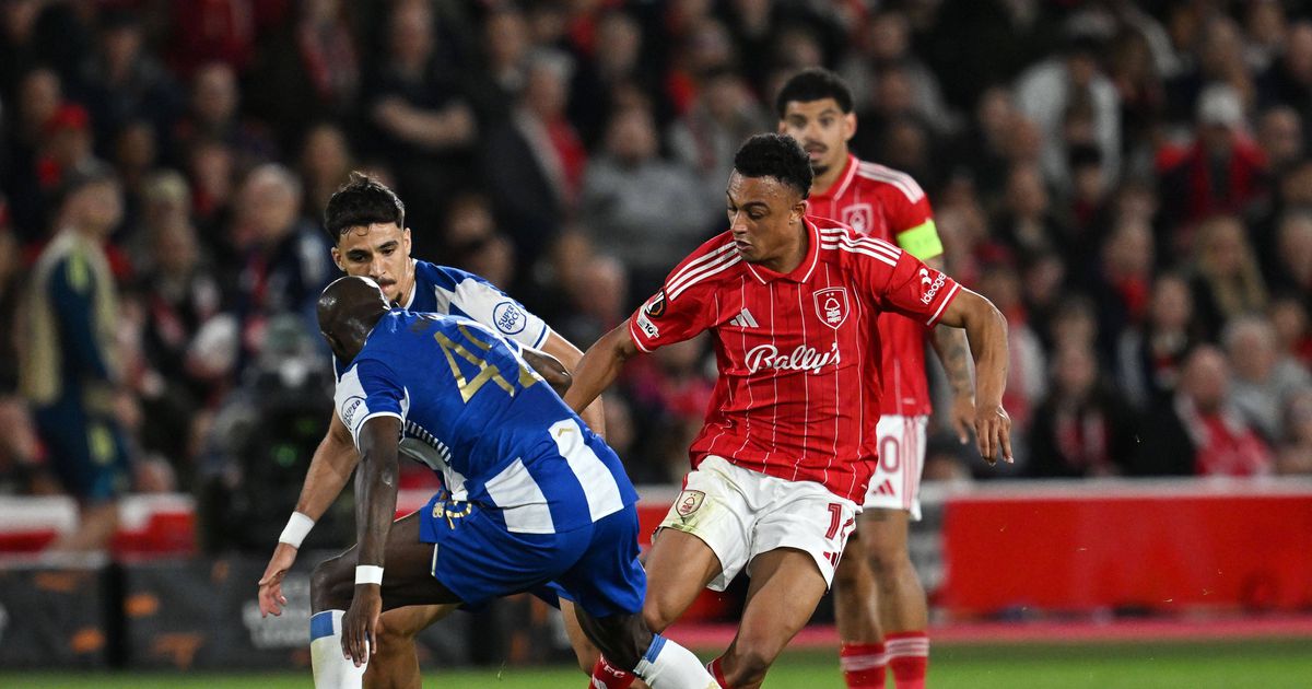 'Ranking' de clubes da UEFA: Sporting cola-se ao Benfica, FC Porto com lugar em risco