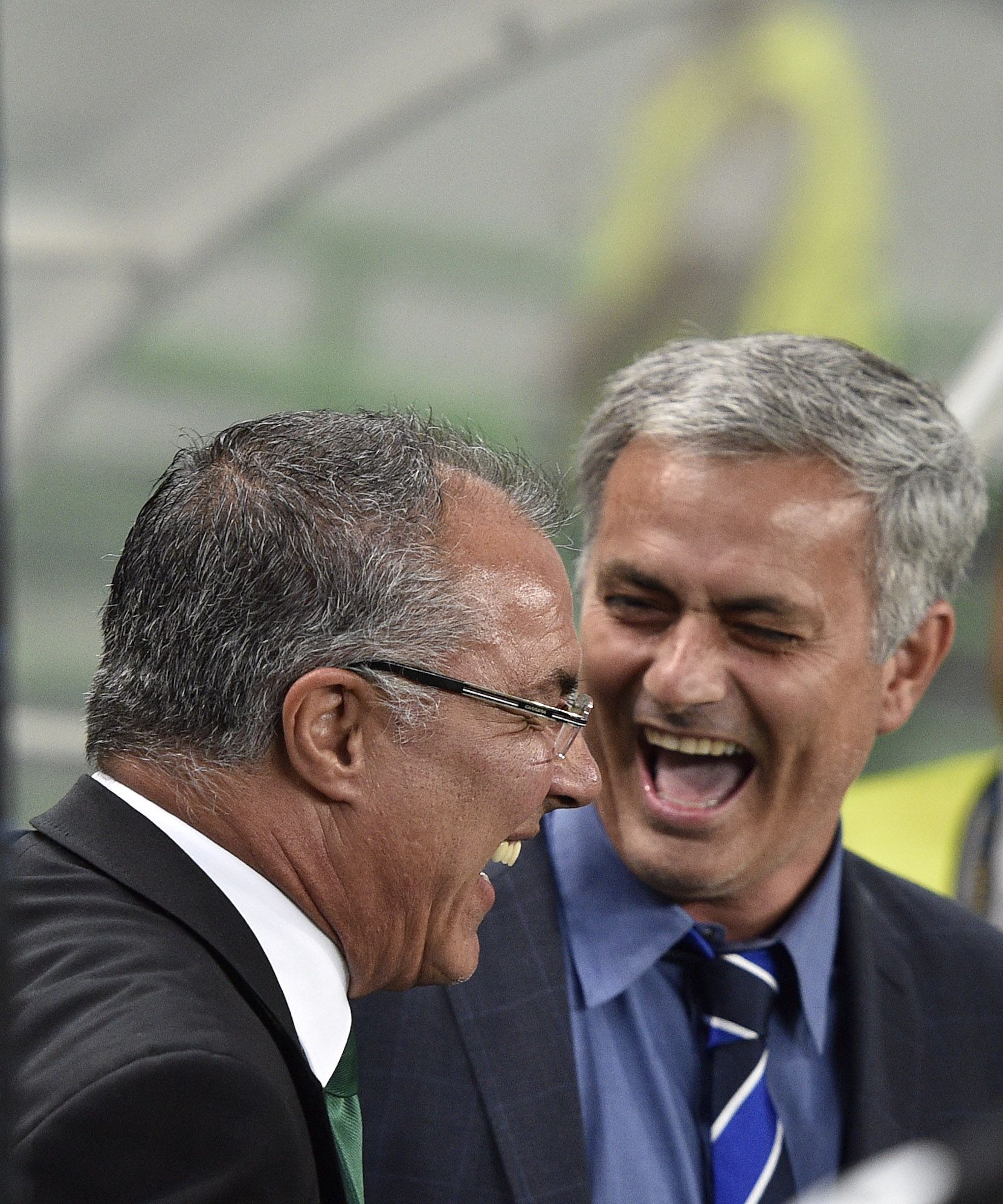 30/9/2014 - Augusto Inácio e Mourinho no Sporting-Chelsea (0-1), Champions - Foto: A BOLA/Sérgio Miguel Santos