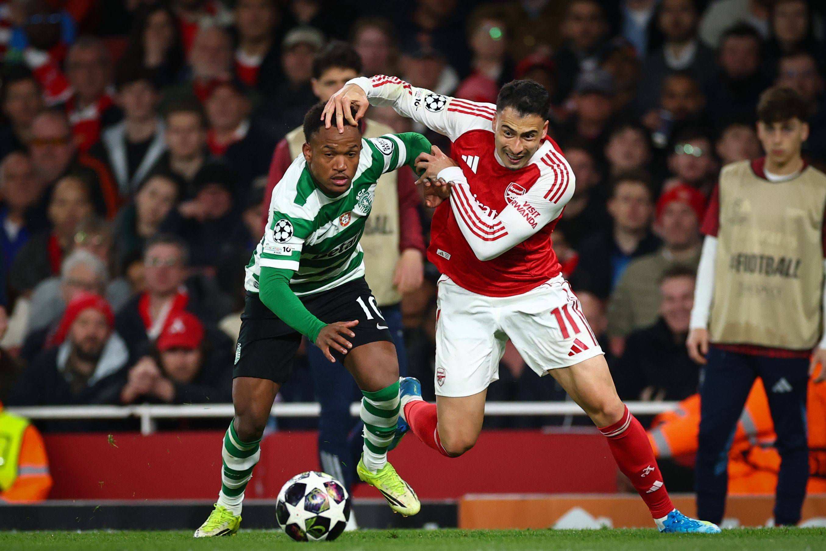 Geny Catamo foi dor de cabeça para Martinelli no jogo entre Arsenal e Sporting no Emirates