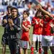 Jogadores do Benfica agradecem o apoio aos adeptos em Lausanne - Foto: IMAGO