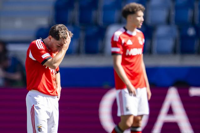 Fim do sonho para os miúdos do Benfica na Youth League