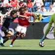Jaden Umeh em ação na meia-final da Youth League com o Club Brugge — Foto: SL Benfica