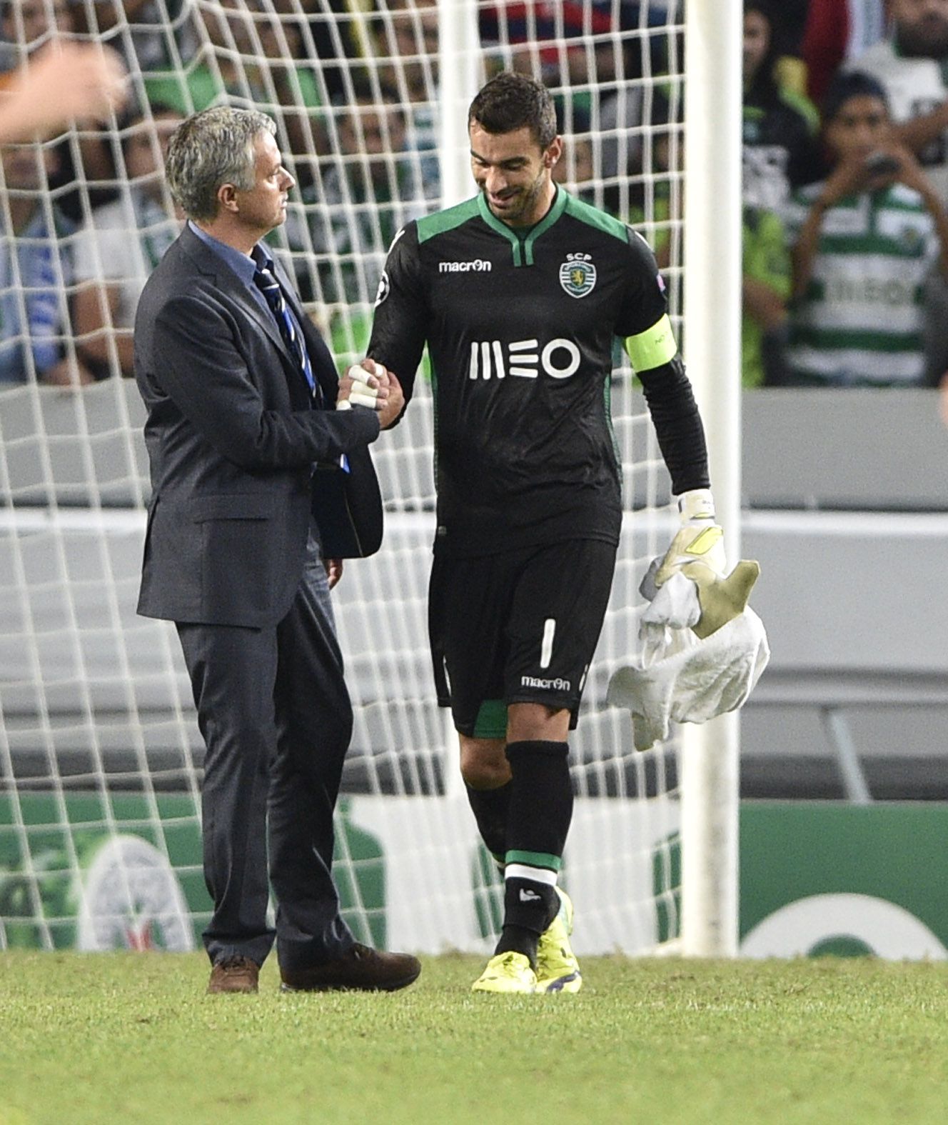 30/9/2014 - Mourinho com Rui Patrício no Sporting-Chelsea (0-1), Champions - Foto: A BOLA/Sérgio Miguel Santos