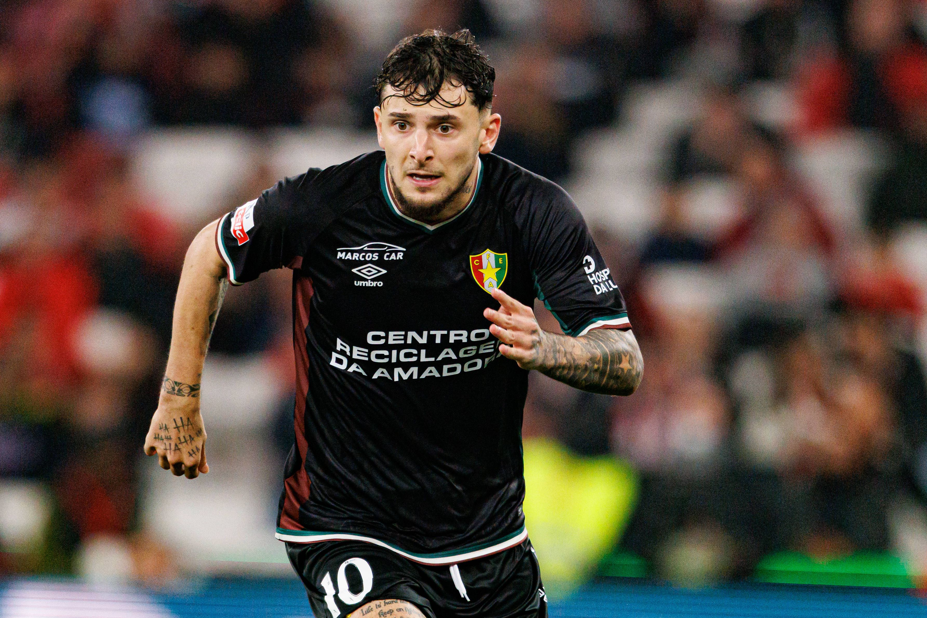 Antigo internacional jovem pela Roménia cumpre a primeira temporada na formação tricolor