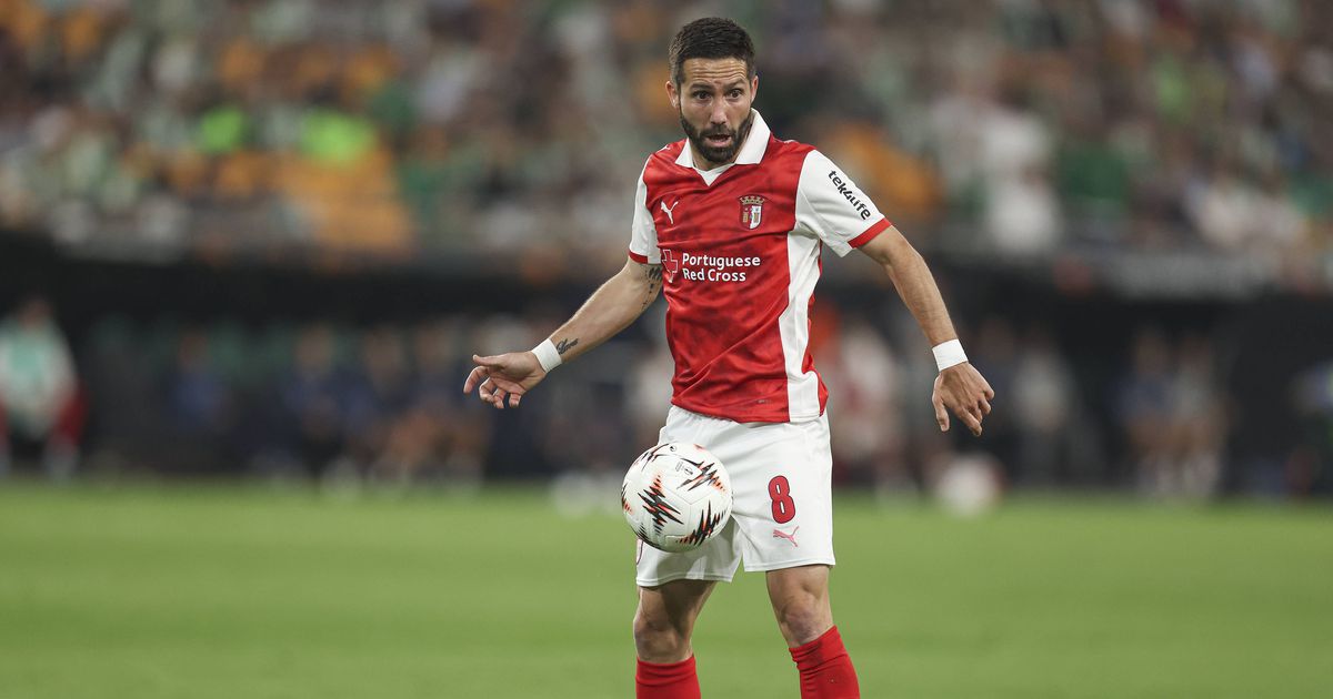 Moutinho destrona Modric e Xavi na Europa (fotos)