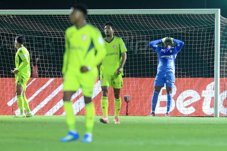 Adriel nem queria acreditar no lance que protagonizou frente ao Rio Ave - Foto: JOSÉ COELHO/LUSA