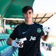Afonso Redondo na assinatura de contrato - Foto: Sporting