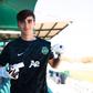 Afonso Redondo na assinatura de contrato - Foto: Sporting