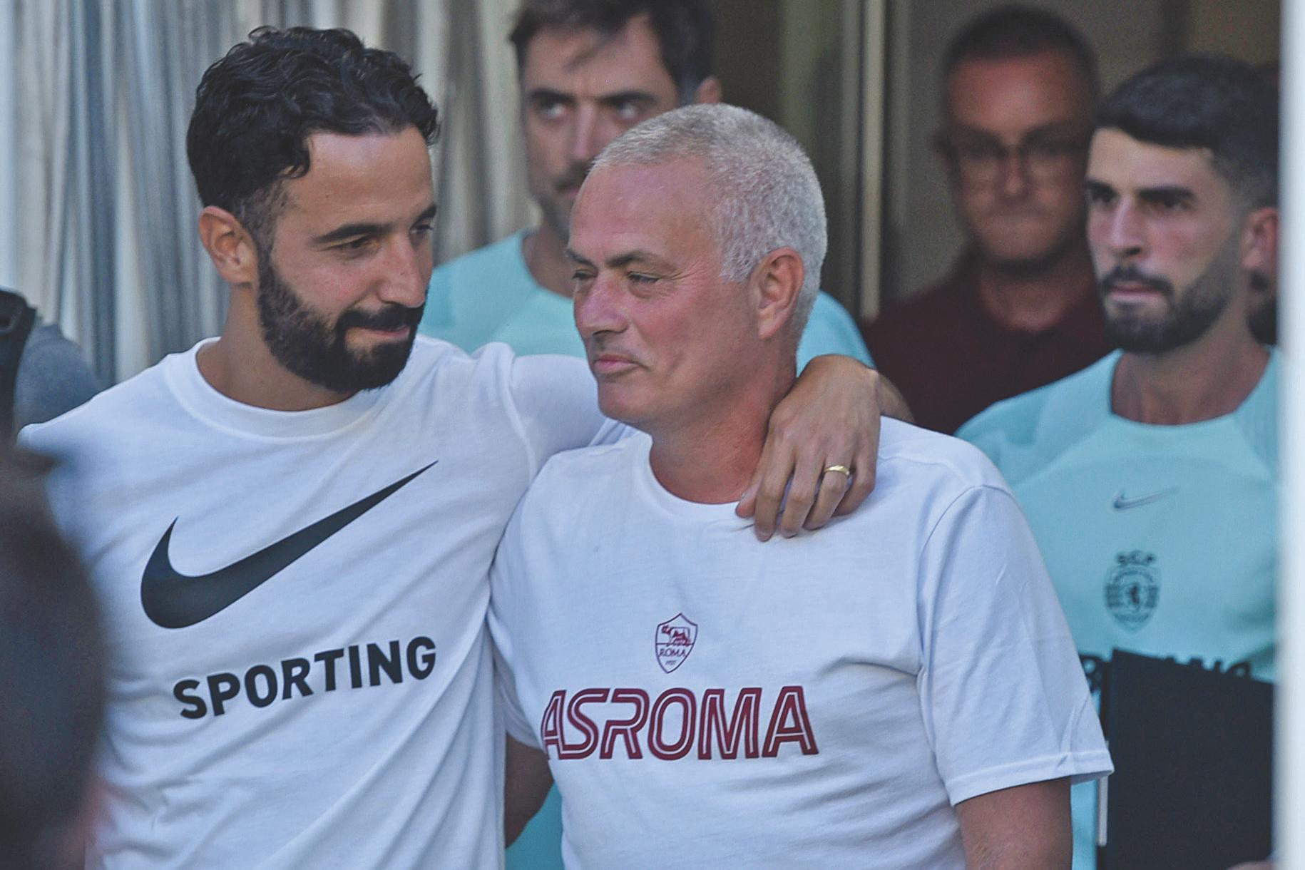 Ruben Amorim e José Mourinho em 2022 — Foto: André Alves
