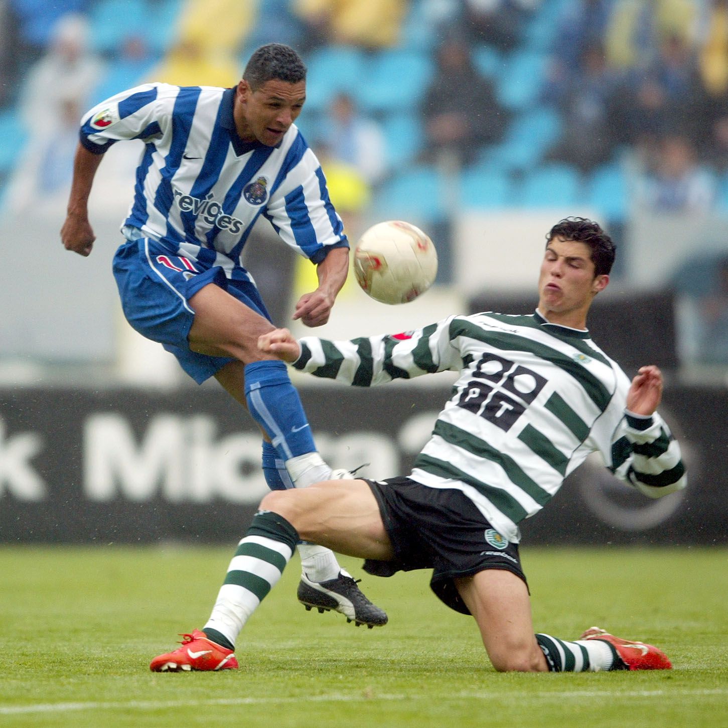 1 de junho de 2003 - Derlei e Ronaldo no FC Porto-Sporting, 2-0, na última jornada da Liga - Foto: A BOLA/Paulo Esteves
