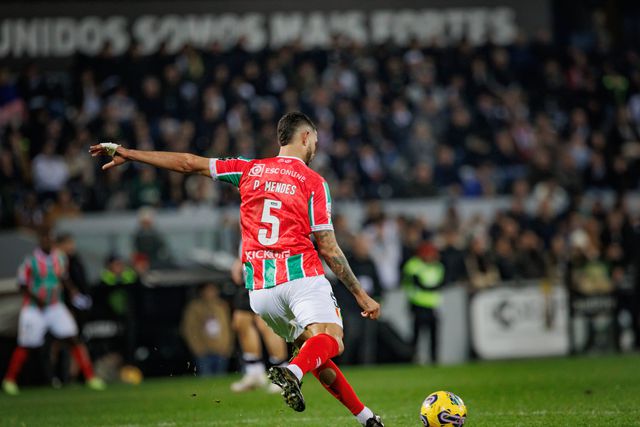 Estrela da Amadora: problema na coxa afasta Pedro Mendes da derradeira jornada