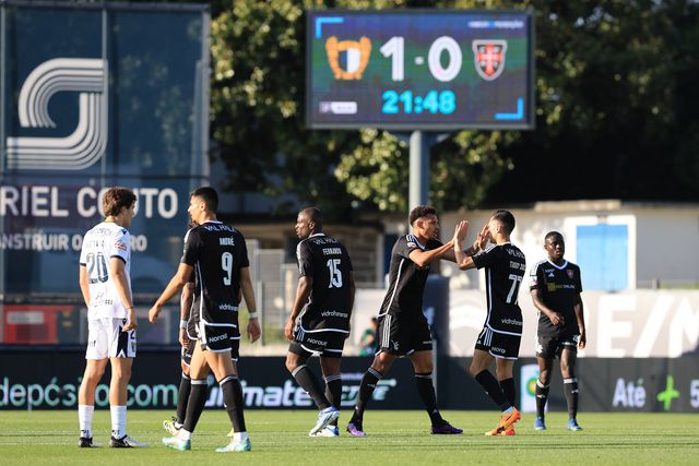 Minhotos metem água na despedida da época (crónica)