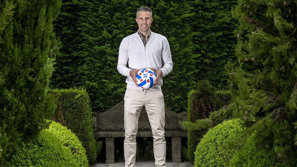 OFICIAL: Robin van Persie vai treinar equipa da Eredivisie