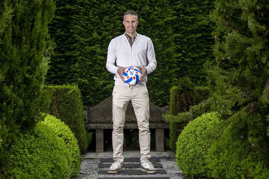OFICIAL: Robin van Persie vai treinar equipa da Eredivisie