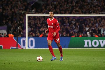 OFICIAL: Matip vai deixar Liverpool após oito épocas