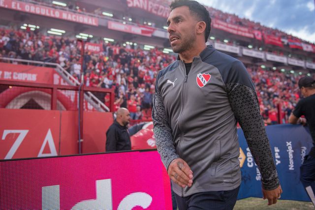 Carlos Tévez demite-se do comando do Independiente
