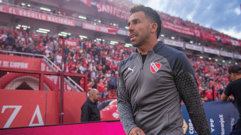 Carlos Tévez demite-se do comando do Independiente