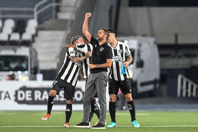 Botafogo, de Artur Jorge, vence e está nos ‘oitavos’ da Libertadores